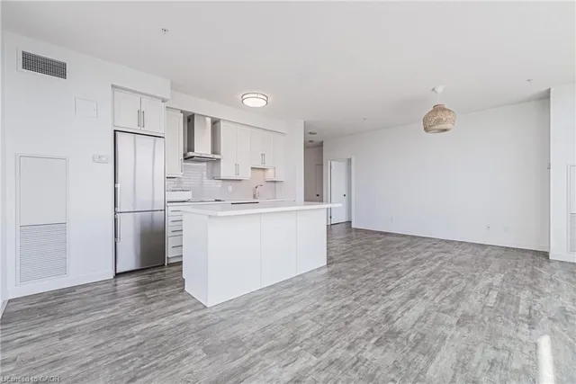 Additional image 12 of 2081 Fairview St Unit 2001