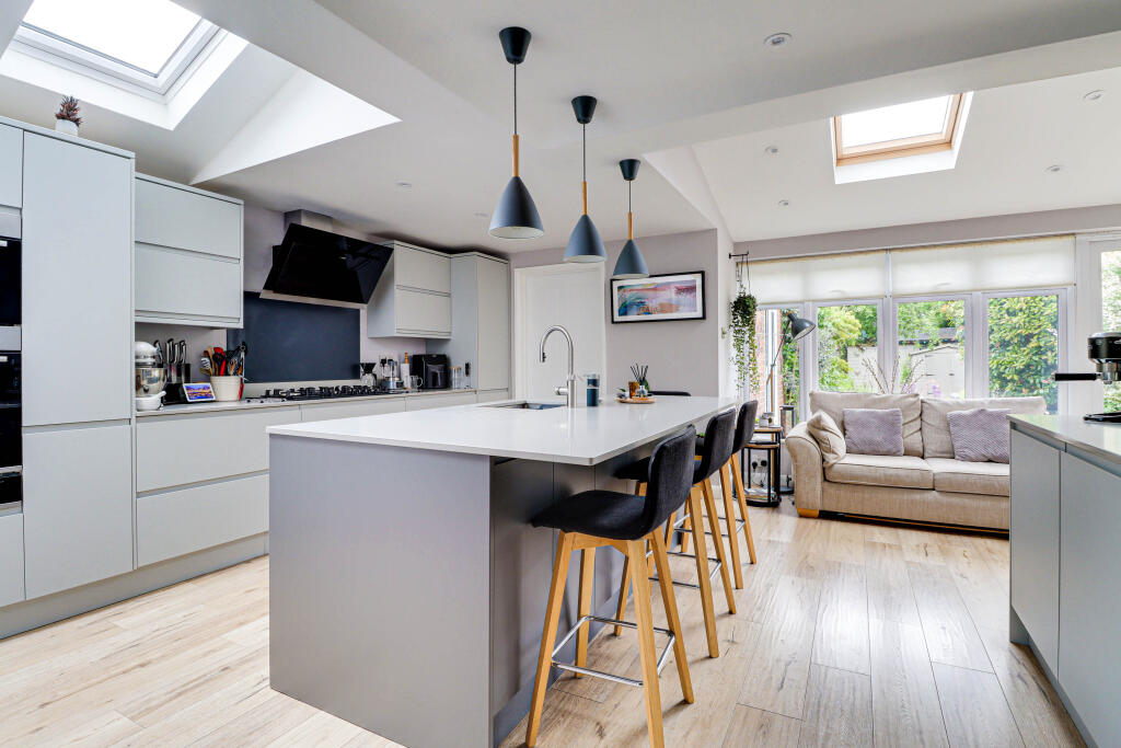 Additional image 14 of Springfield Crescent, Harpenden, Hertfordshire, AL5