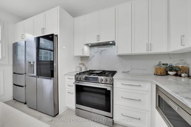 Additional image 15 of 48 Montreal Circ