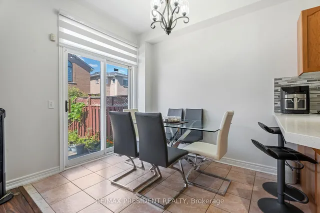 Additional image 16 of 823 Ledbury Cres