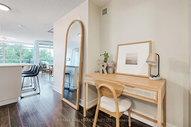 Additional image 18 of 1048 Broadview Ave Unit 302