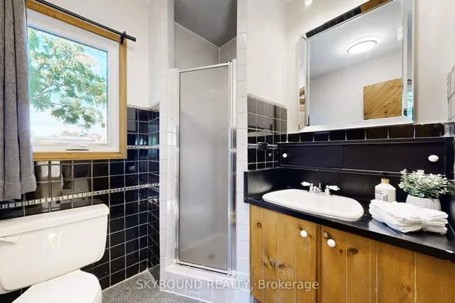 Additional image 33 of 50 Dearbourne Ave