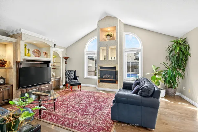 Additional image 11 of 18 Konstantine Crt