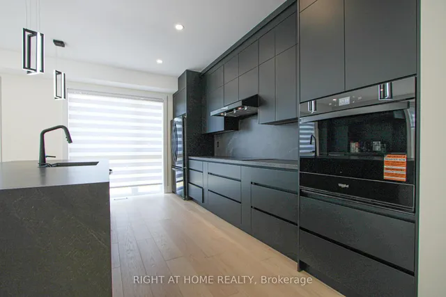 Additional image 14 of 584 WALKERS Line