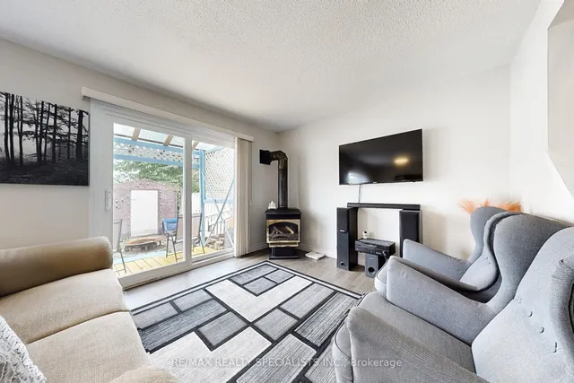 17 Gladstone Sq