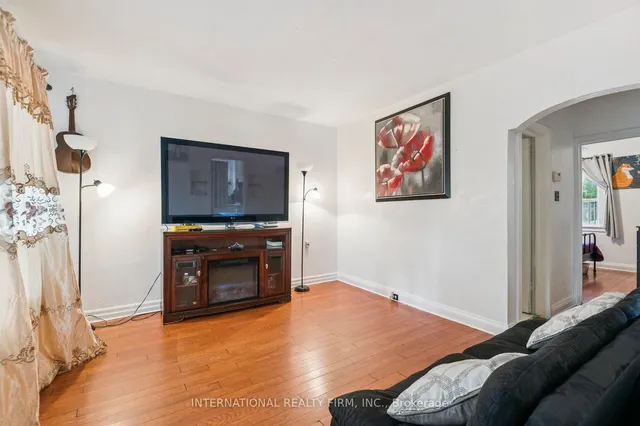 Additional image 4 of 1982 Lawrence Ave