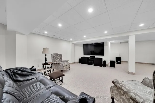 Additional image 32 of 26 Huntingwood Ave