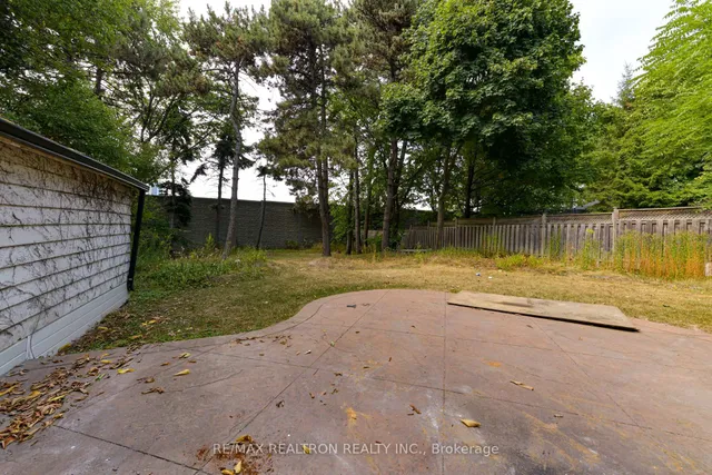 Additional image 44 of 150 Upper Canada Dr