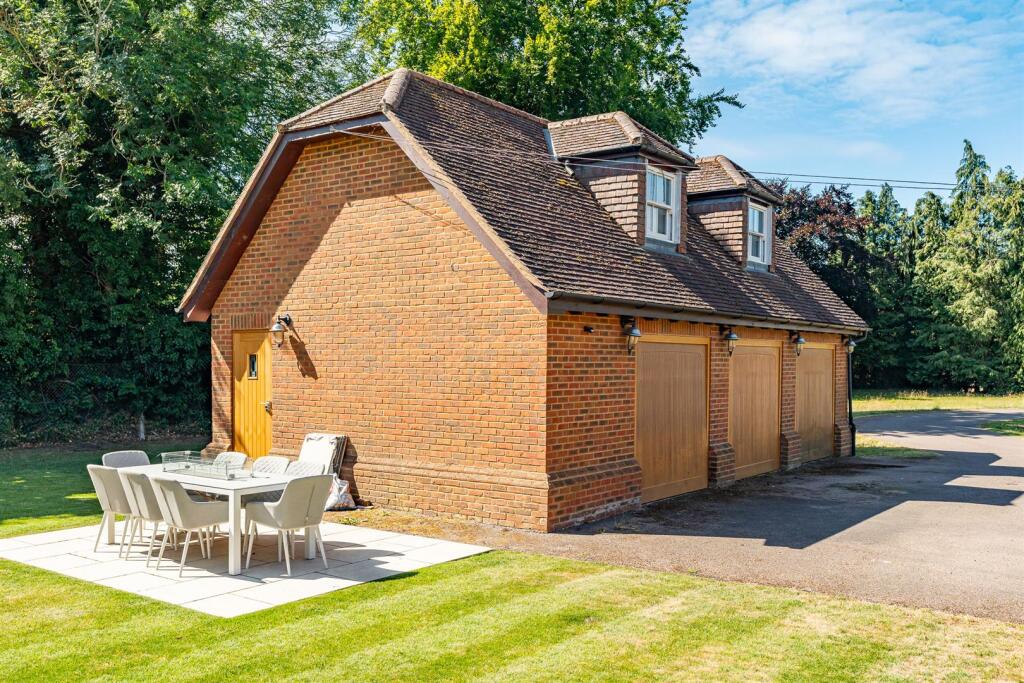 Additional image 22 of Pottersheath Road, Welwyn