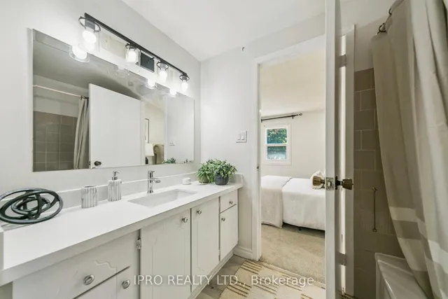 Additional image 24 of 3455 Caplan Cres Unit 3