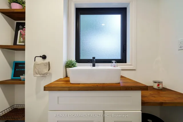 Additional image 31 of 49 Ann St