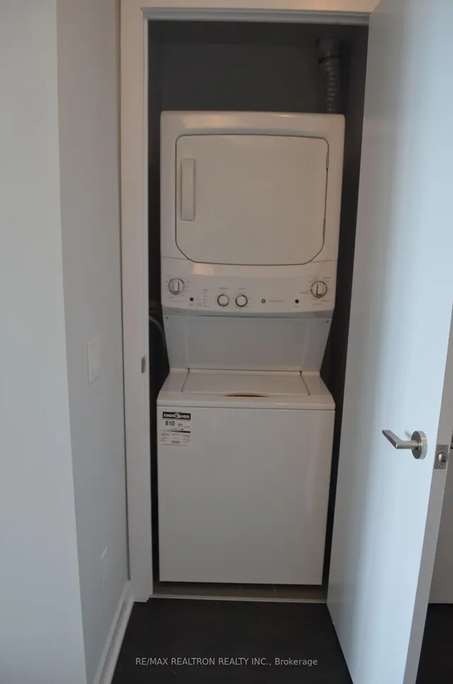 Additional image 10 of 2221 Yonge St Unit 5404