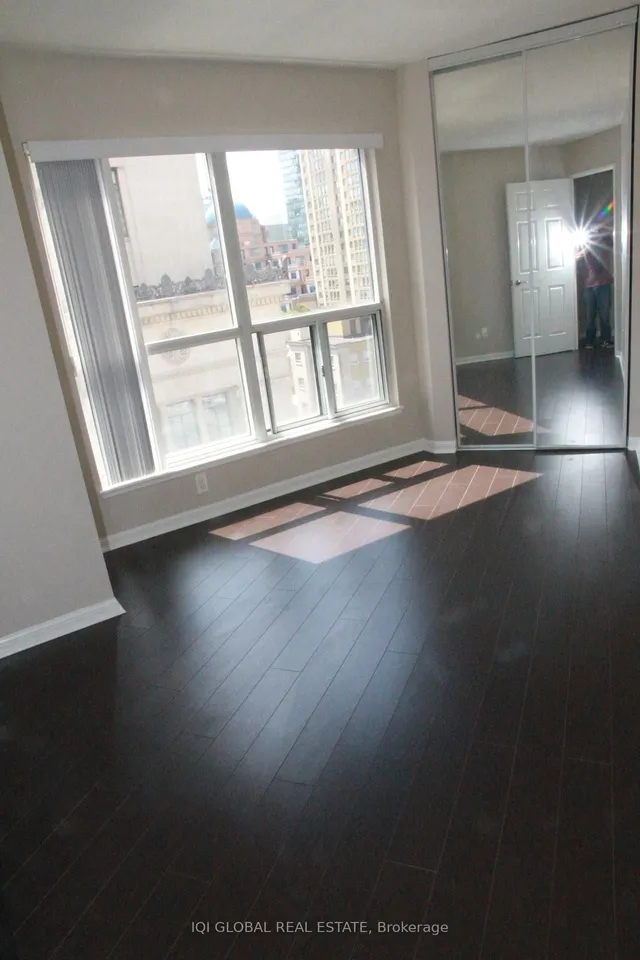 Additional image 10 of 7 Carlton St Unit 1212