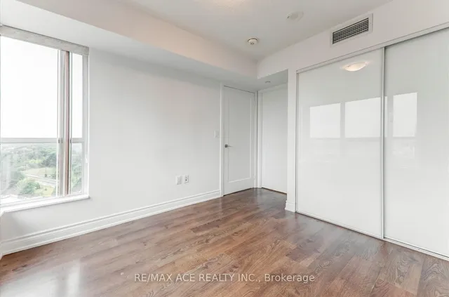 Additional image 20 of 275 Village Green Sq Unit 1323