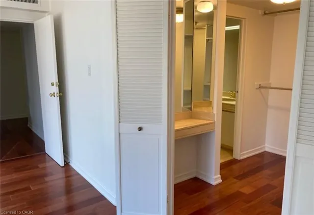 Additional image 15 of 65 Harbour Sq Unit 906