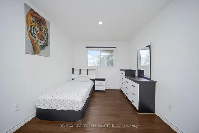 Additional image 32 of 28 Lincoln Crt