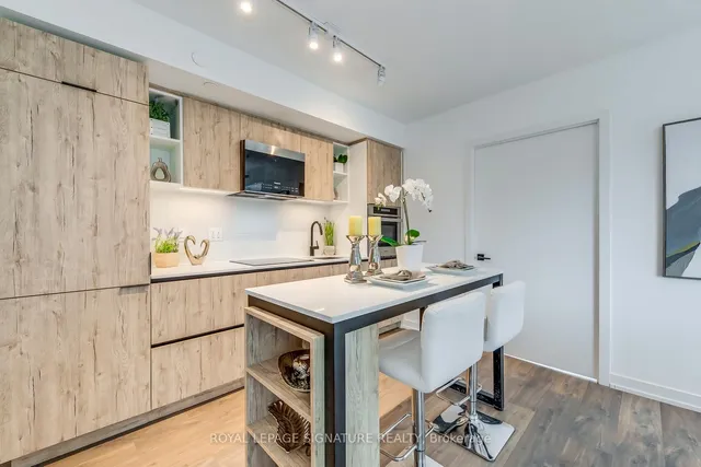 Additional image 10 of 2 Augusta Ave Unit 1003