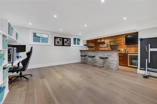 Additional image 32 of 515 Bridgman Ave