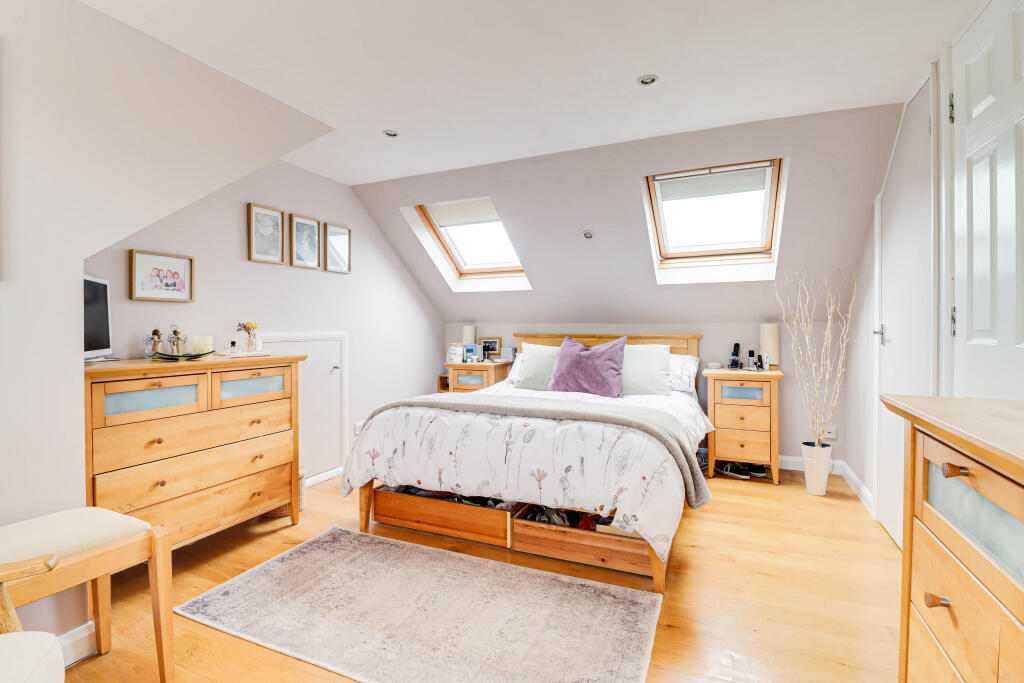 Additional image 5 of Springfield Crescent, Harpenden, Hertfordshire, AL5