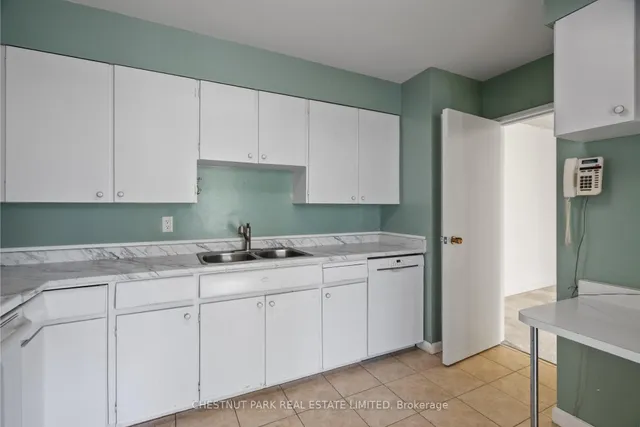 Additional image 10 of 500 Avenue Rd Unit 602