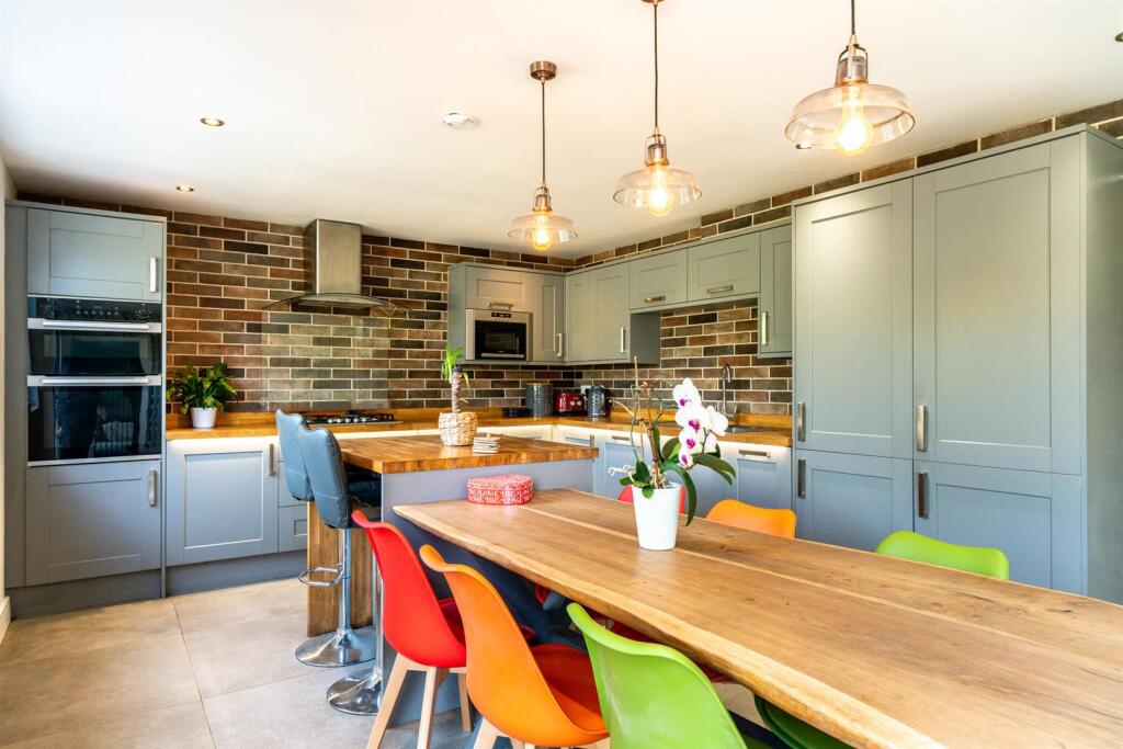 Additional image 38 of Oaklands Lane, St Albans