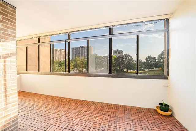 Additional image 21 of 18 Knightsbridge Rd Unit 304