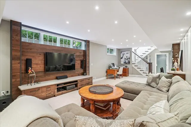 Additional image 25 of 391 Rossmore Blvd