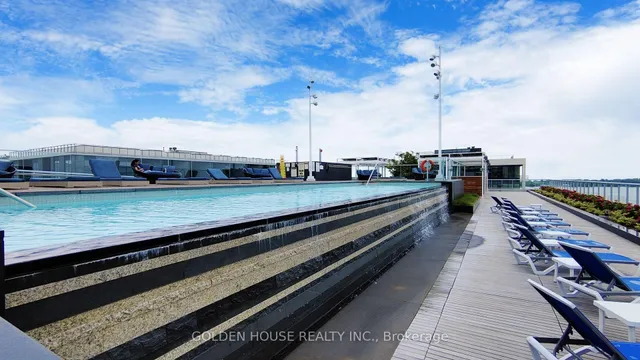 Additional image 18 of 55 Merchants' Wharf Unit 524