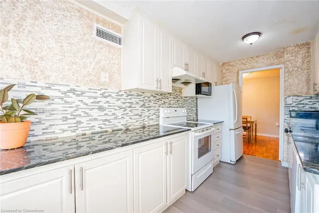 Additional image 20 of 18 Knightsbridge Rd Unit 304