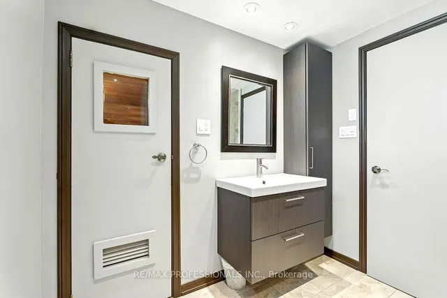 Additional image 36 of 236 East 21st St