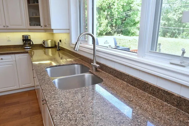 Additional image 12 of 219 Strathcona Dr