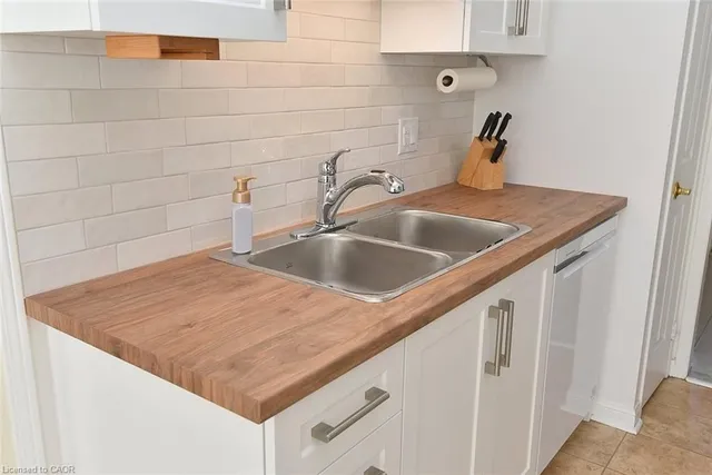 Additional image 16 of 137 Silverbirch Blvd