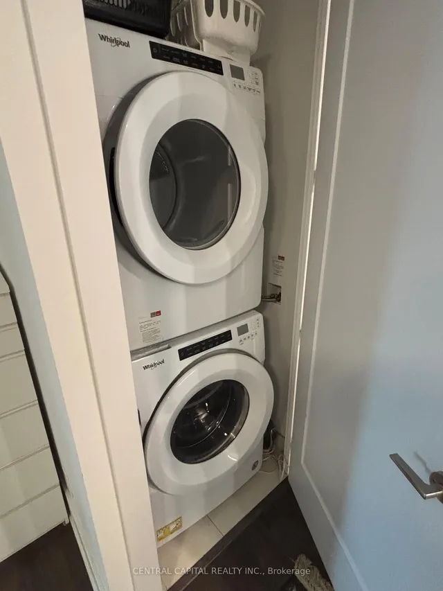 Additional image 9 of 118 Merchants' Wharf Unit 722