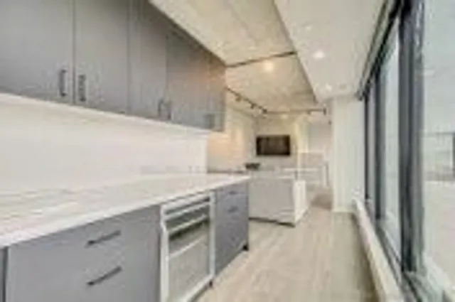 Additional image 7 of 7 Smith Cres Unit Ph 810