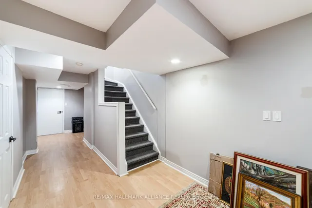 Additional image 32 of 365 Turnberry Cres