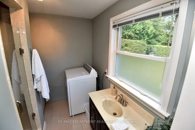 Additional image 27 of 219 Strathcona Dr