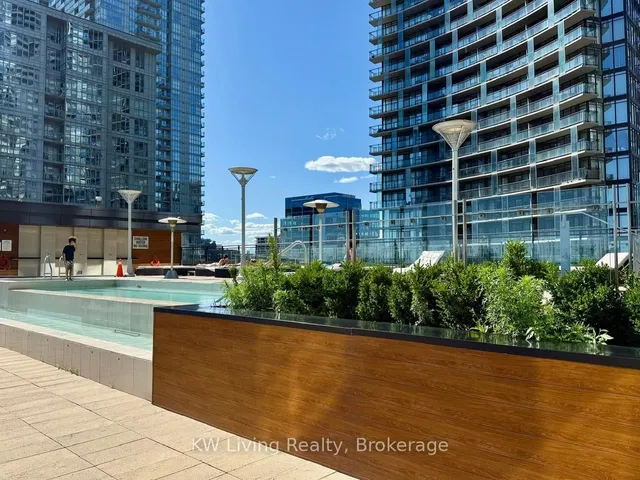 Additional image 16 of 25 Capreol Crt Unit 2002