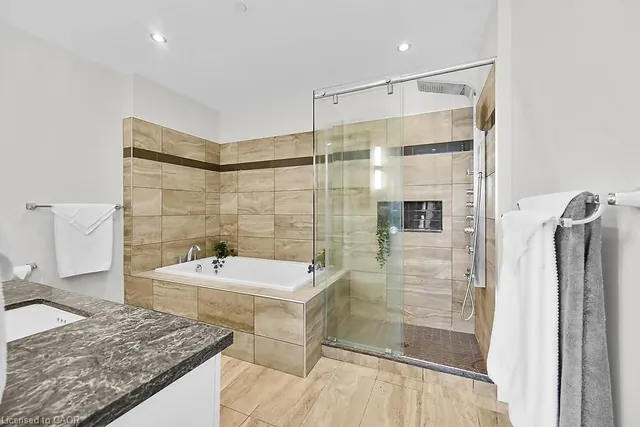 Additional image 22 of 181 James St Unit 804