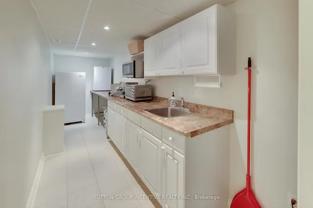 Additional image 43 of 11 Safari Crt