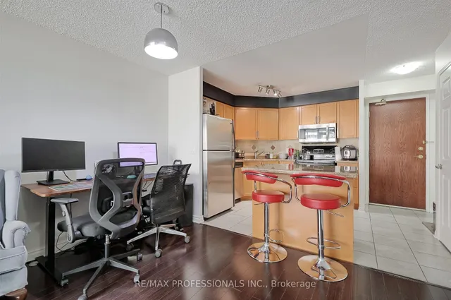 Additional image 10 of 17 Michael Power Pl Unit 814