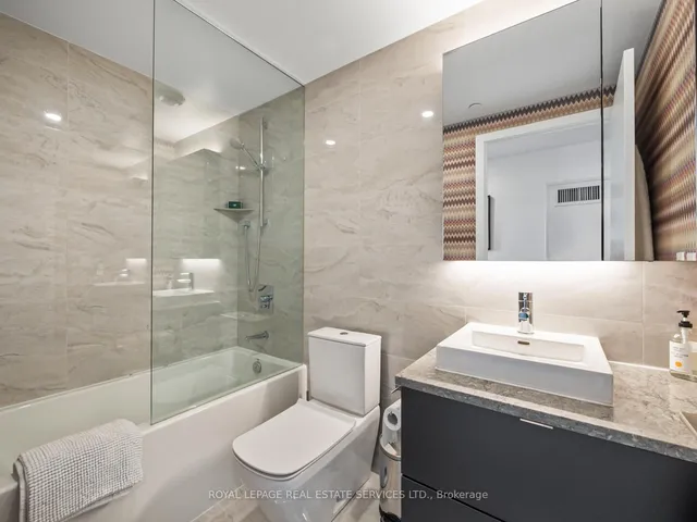 Additional image 29 of 21 Lawren Harris Sq Unit 904