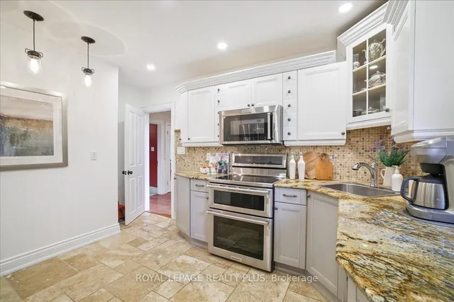 Additional image 7 of 1048 Royal York Rd