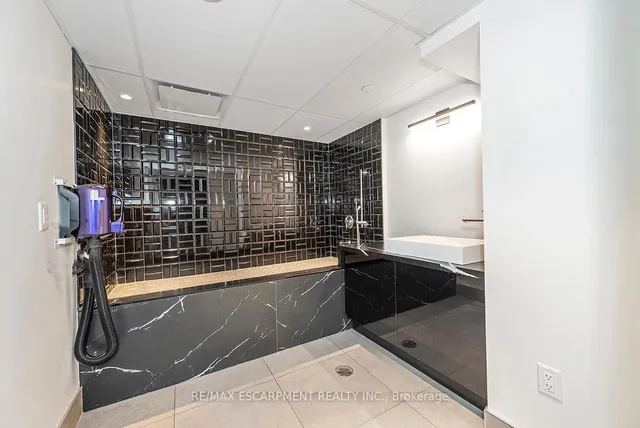 Additional image 34 of 600 North Service Rd Unit 606