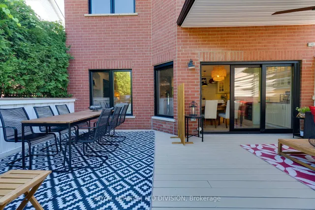 Additional image 42 of 2448 Capilano Cres