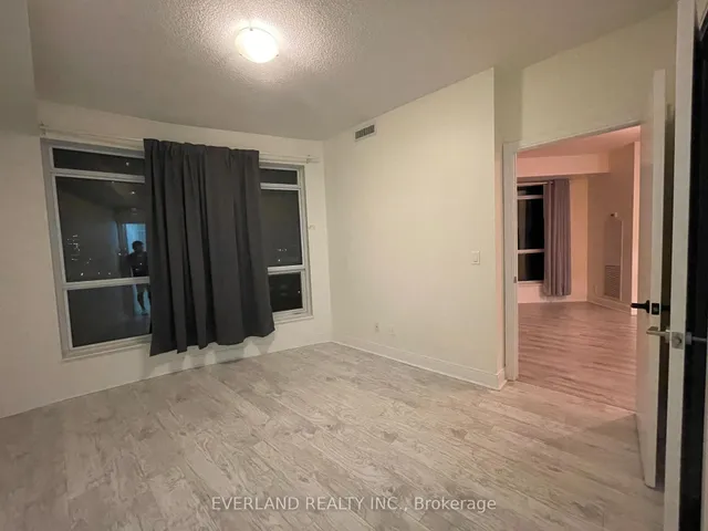 Additional image 7 of 125 Village Green Sq Unit 610