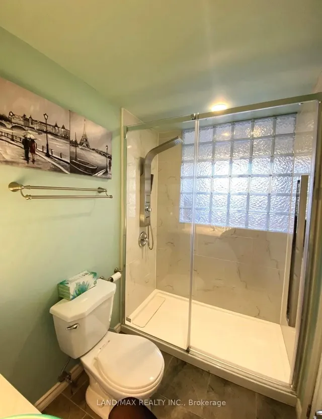 Additional image 25 of 50 Charleswood Circ