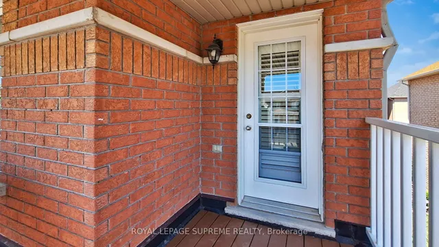 Additional image 13 of 32 Flatfield Terr