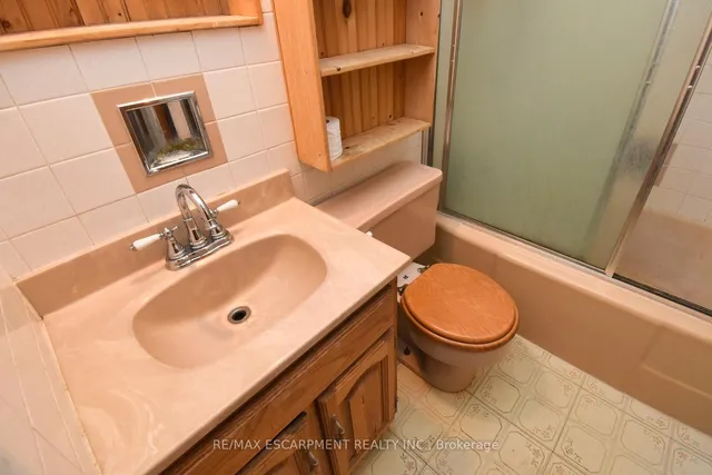 Additional image 33 of 394 Upper Ottawa St