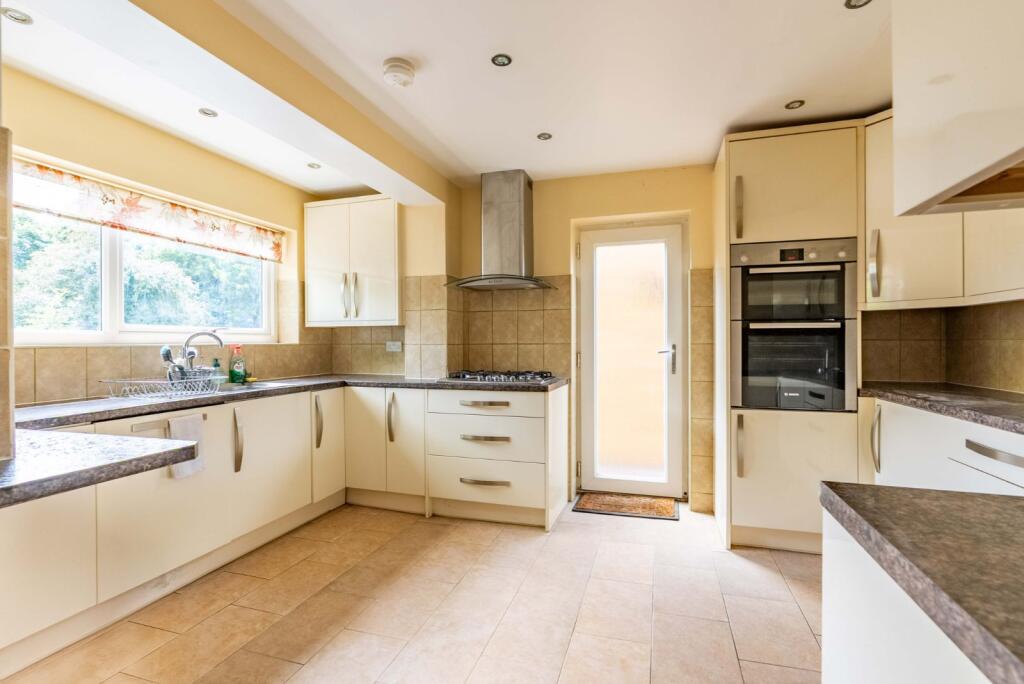 Additional image 4 of St. Vincent Drive, St. Albans, Hertfordshire, AL1