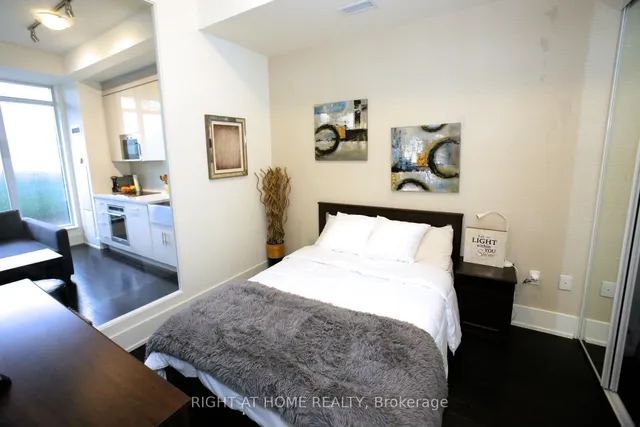 Additional image 3 of 330 Richmond St Unit 210